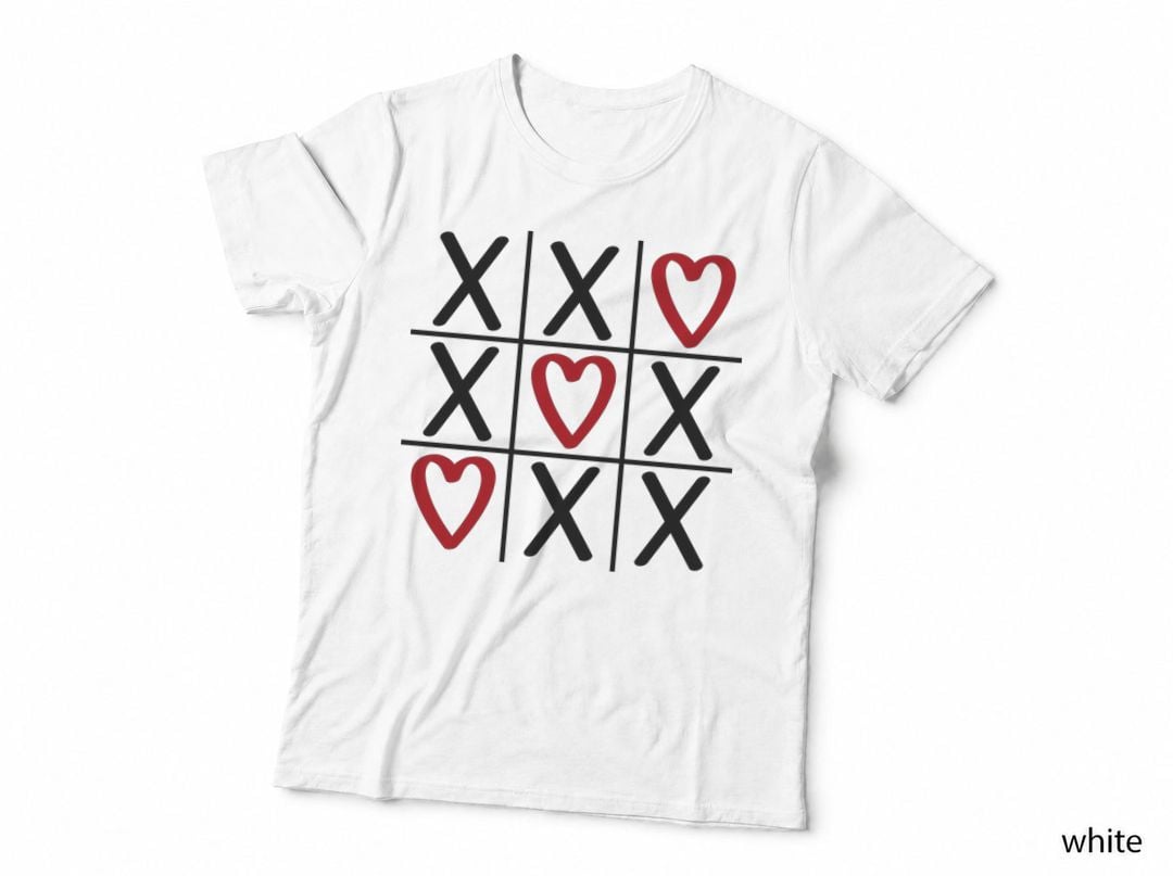 Tic-Tac-Toe Game X and O Board Red Hearts Playful Minimalist T-Shirt