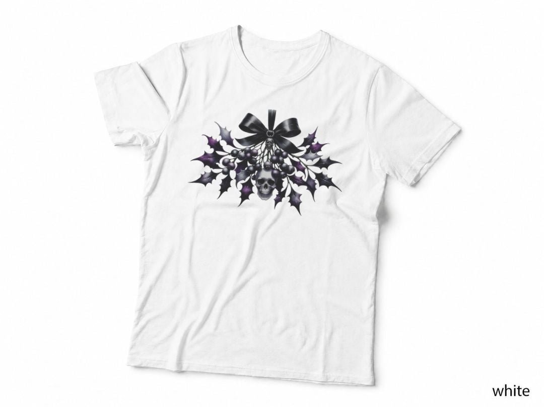 Gothic Skull Holly Black Purple Dark Christmas Mistletoe Creepy T-Shirt