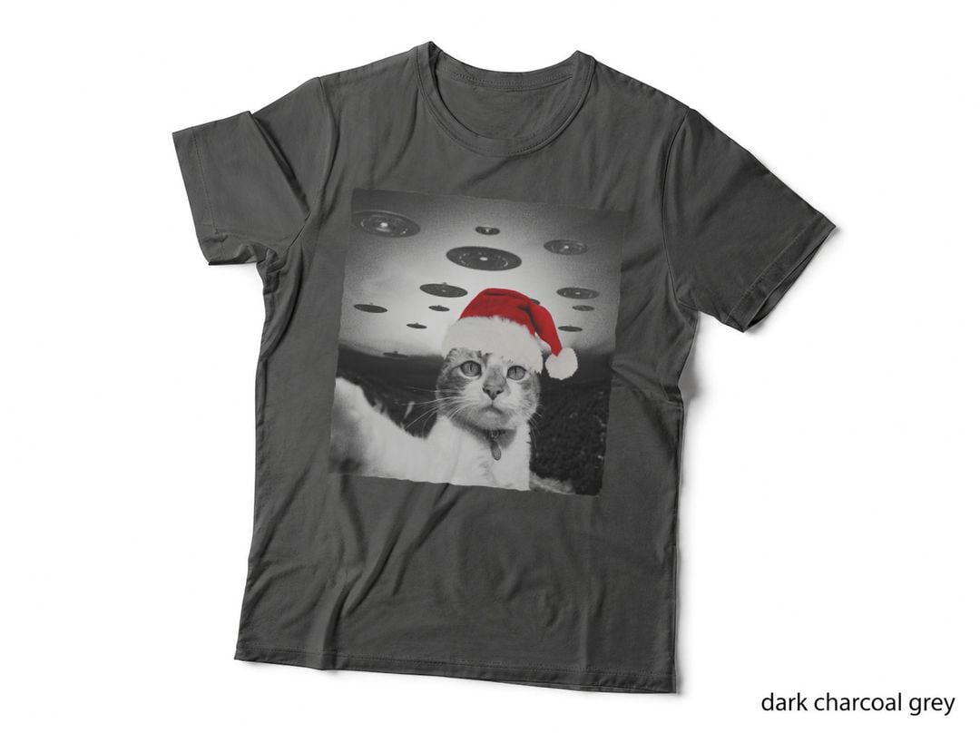 Funny Christmas Cat Wear Santa Hat Selfie with Alien UFO T-Shirt