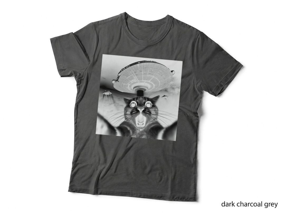 Cat Selfie with Ufos - Funny Design with Flying Alien Space T-Shirt