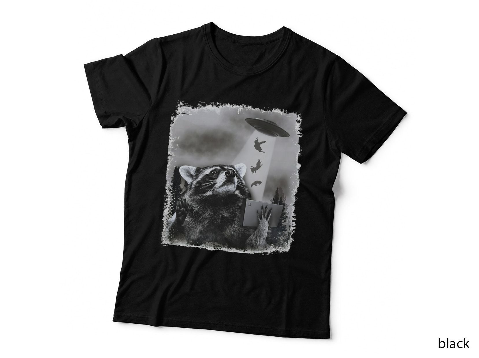Alien UFO Funny Raccoon Taking Selfie Trash Panda Racoon T-Shirt