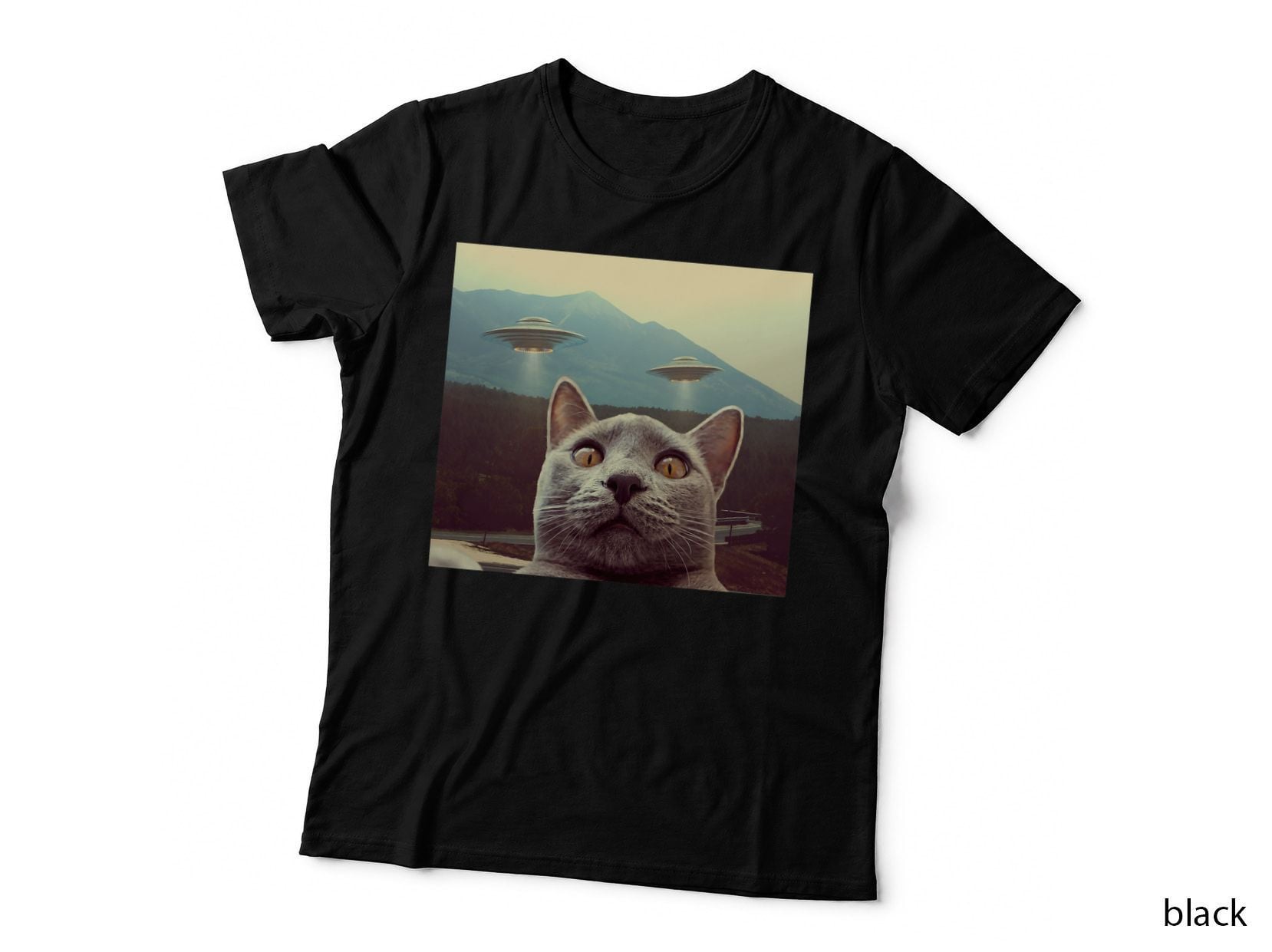 Cat Selfie with Alien UFO Spaceship Funny Cat Lovers T-Shirt