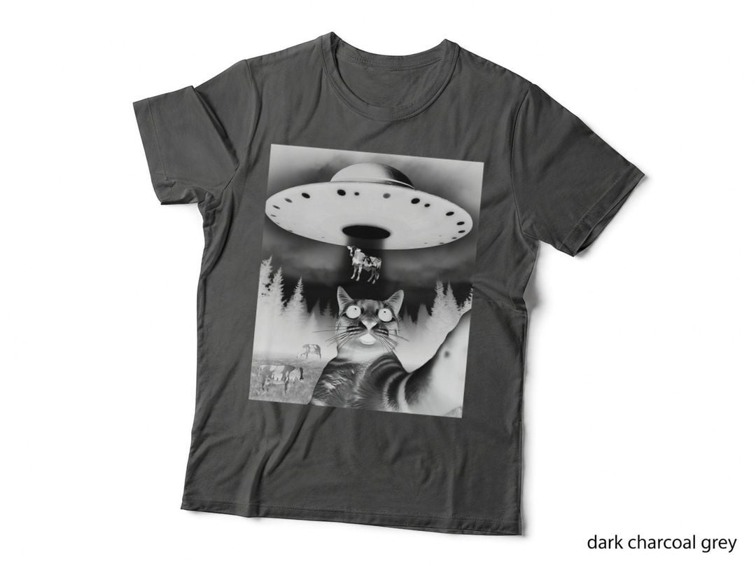 Funny Cat Selfie Flying Alien UFO Abducting Cow Cryptid T-Shirt