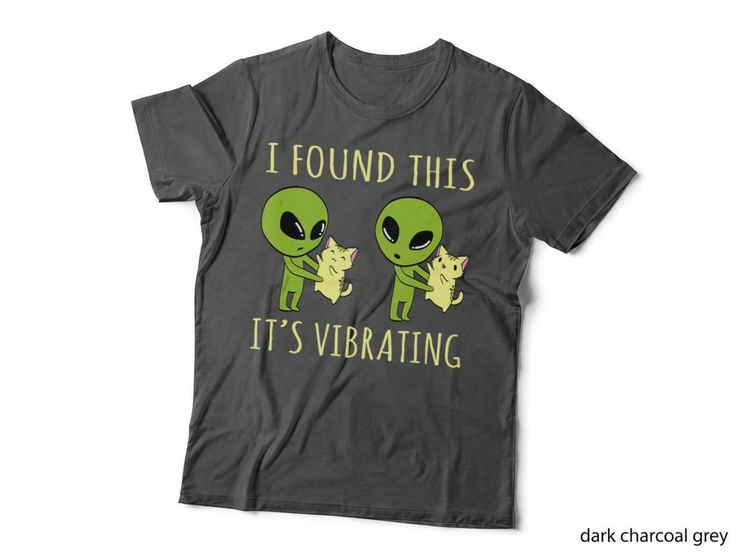 I Found This Its Vibrating Funny Alien Cat T-Shirt, Funny Lover Tee