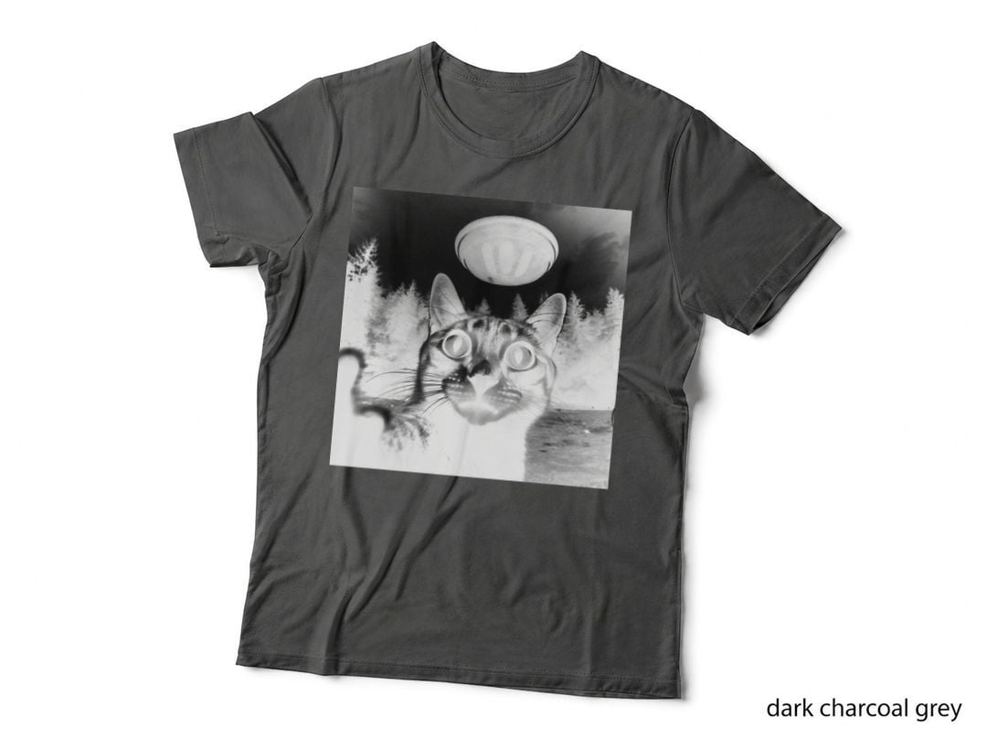 Funny Graphic Cat Selfie with Ufos Weird, Kitty Gift, Pet Owner T-Shirt