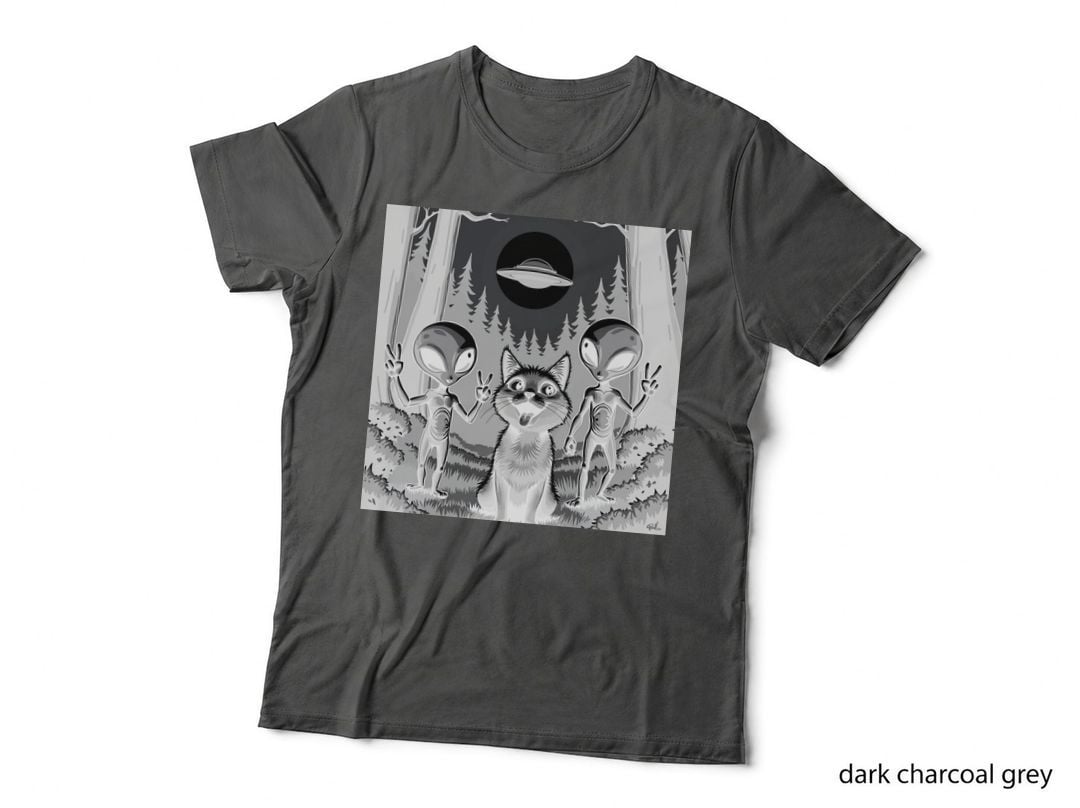 Cat Ufo Selfie Meme Shirt, Aliens Ufos Surreal Cat, Vintage Scifi T-Shirt
