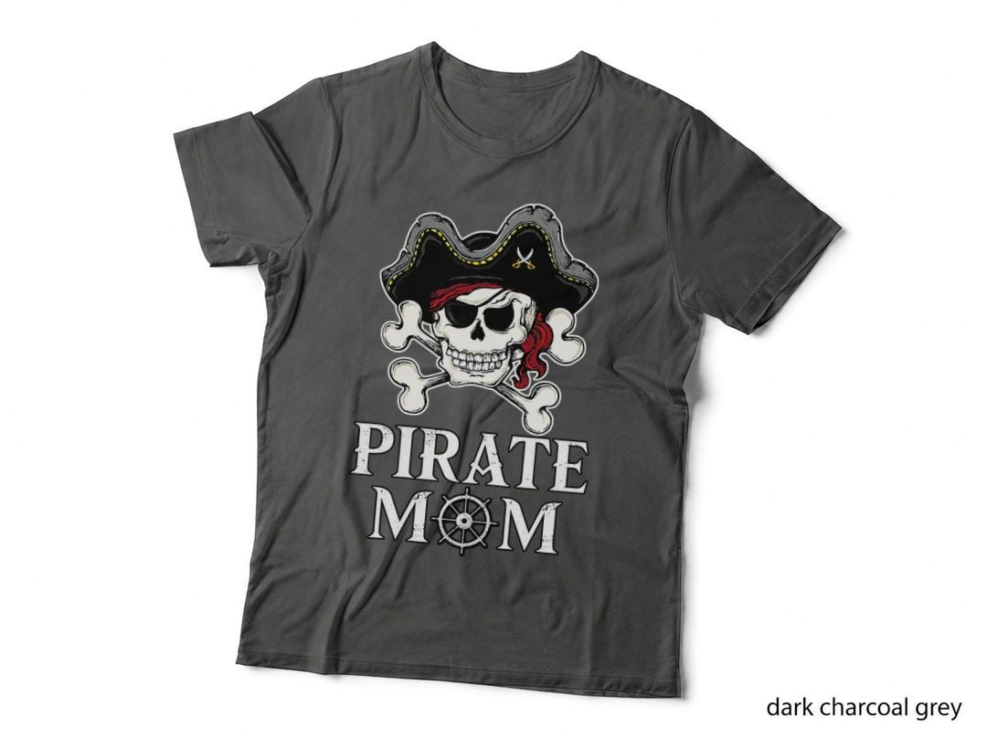 Pirate Mama Costume Jolly Roger Crossbones Funny Pirate Mom T-Shirt