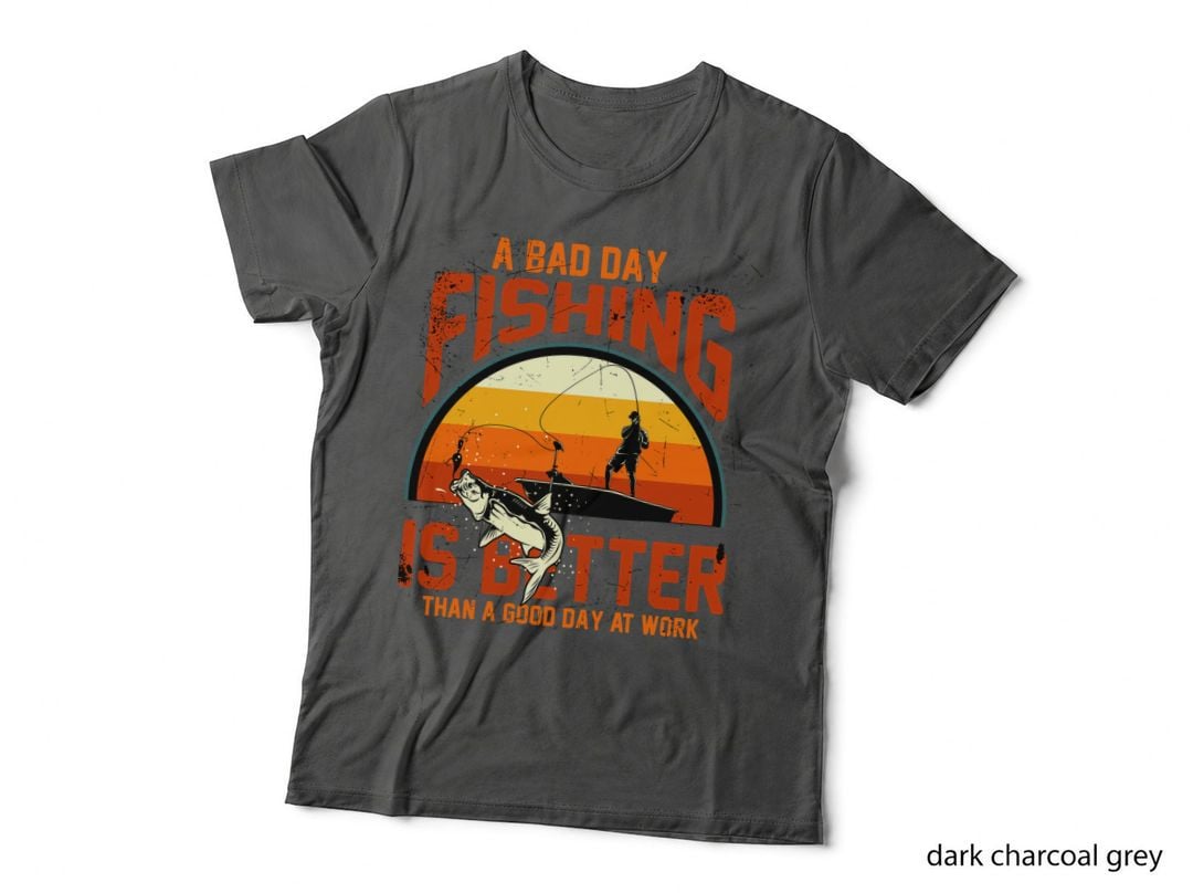 A Bad Day Fishing a Is Better Sunset Distressed Retro Vintage T-Shirt