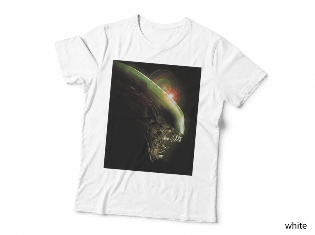 Alien Xenomorph Lens Flare, Sci-Fi Horror, Alien Movie, Space Monster T-Shirt