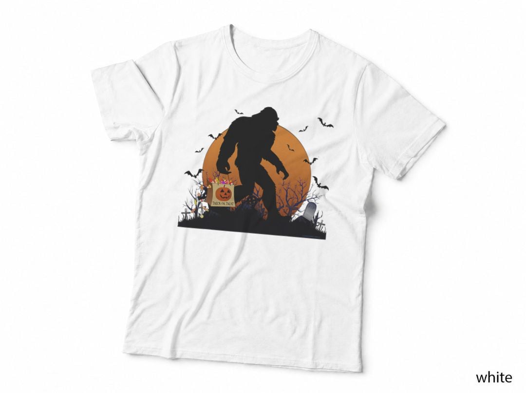 Funny Halloween Bigfoot Trick or Treating Full Moon Bigfoot T-Shirt