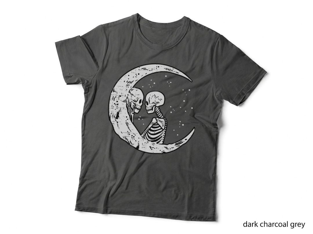 Moon Skeleton Couple Kiss Cute Halloween Costume Women Men T-Shirt