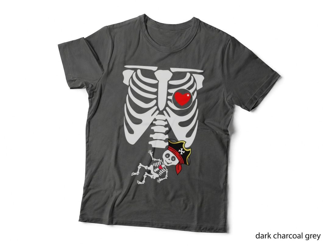 Pregnant Skeleton Pirate Baby Announcement Halloween Costume T-Shirt