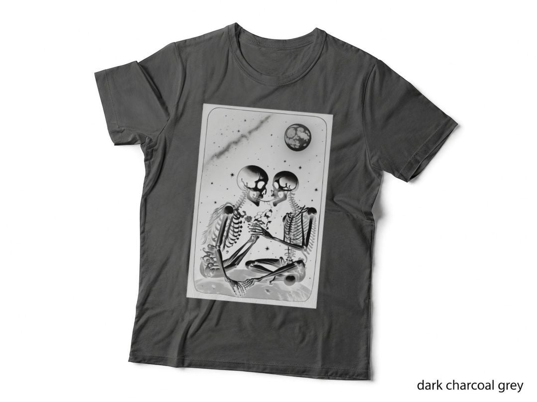 Kissing Skeleton TAROT 1 T-Shirt