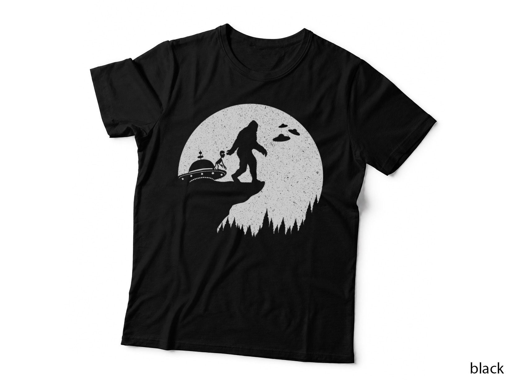 Alien and Bigfoot UFO Funny Sasquatch UFO Extraterrestrials T-Shirt