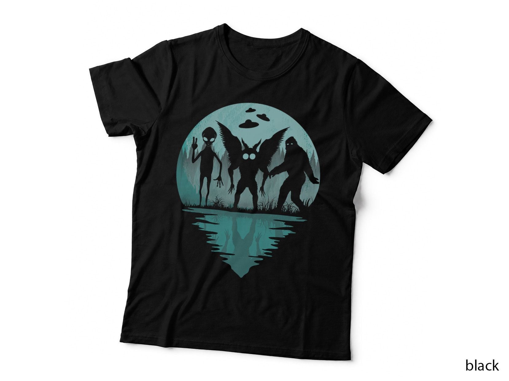 Bigfoot and Mothman Alien Ufos Moon! Funny Sasquatch UFO T-Shirt