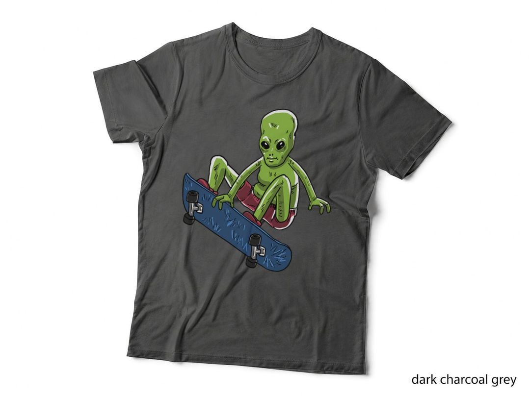 Skater Alien Funny ET Space Sport Skateboarder Boys Gift T-Shirt