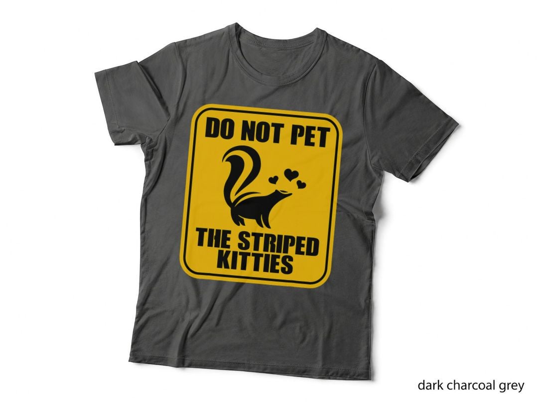 DO NOT PET THE Striped Kitties FUNNY SKUNK LOVER GIFTS T-Shirt
