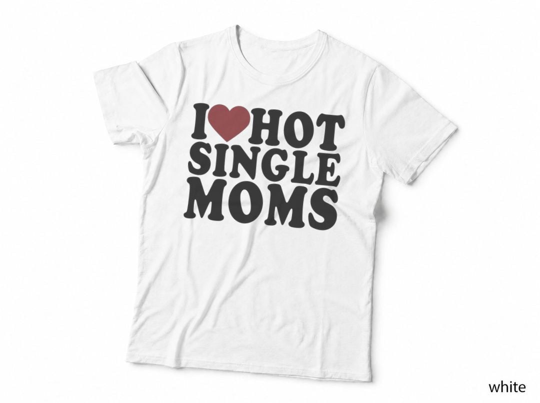 I Love Hot Single Moms I Heart Hot Single Moms Pullover Hoodie T-Shirt