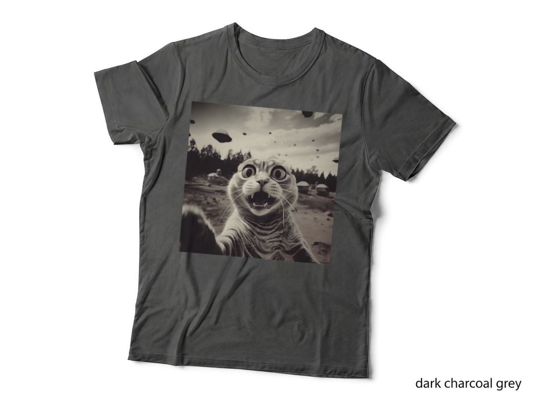 Alien Cat UFO Invasion Selfie, Space Adventure, Sci-Fi Cats T-Shirt