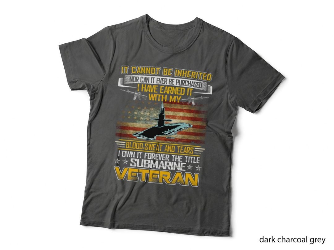 US Military Submarine US Flag Gifts for a Veteran Submariner T-Shirt