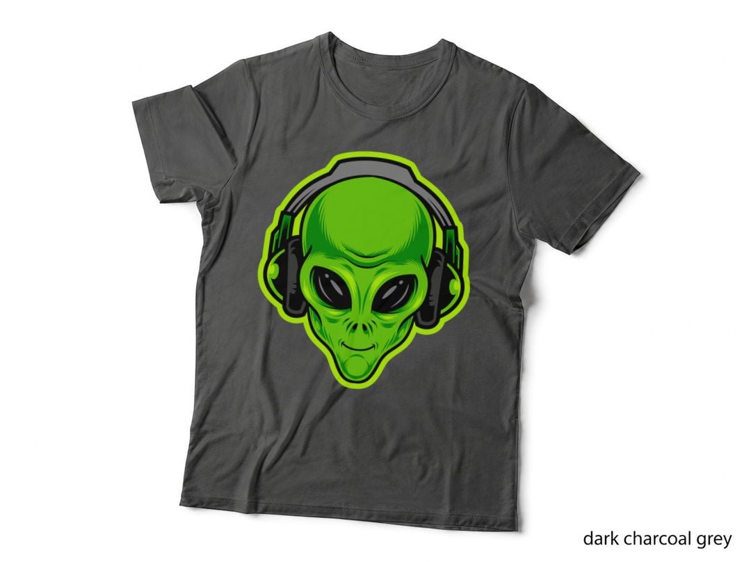 Alien DJ Headphones Green Head Neon Retro Halftone T-Shirt