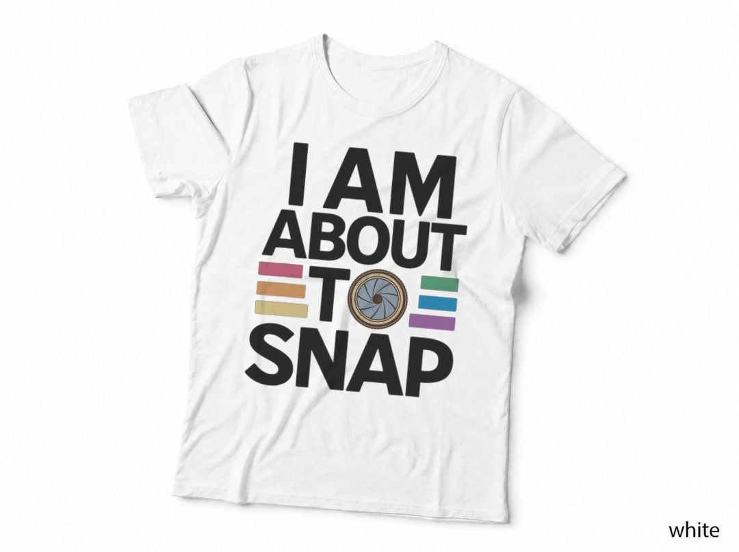 I'm About to Snap - Retro Vintage Camera, Photographer T-Shirt