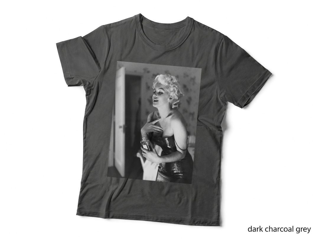 Marilyn Monroe Applying Perfume, Black and White Vintage Wall Art T-Shirt