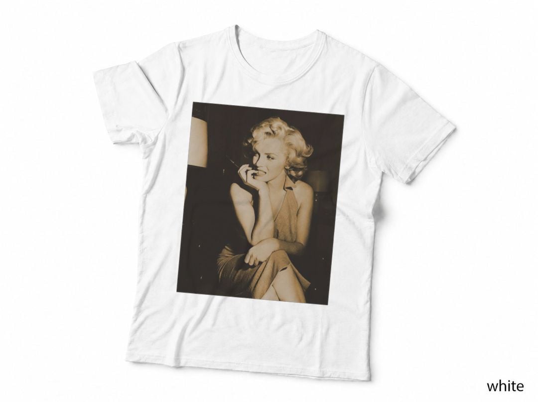 Sitting Marilyn Vintage Black White Classic T-Shirt