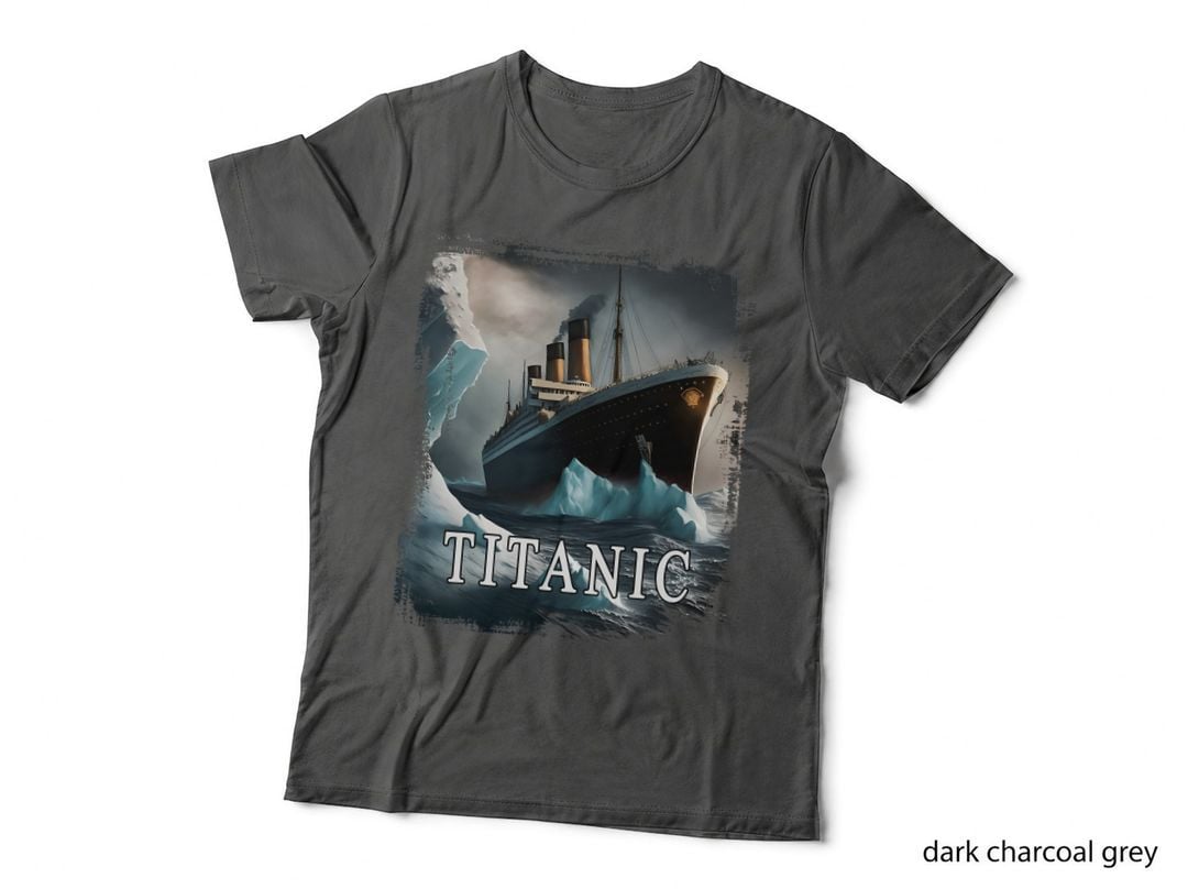 Titanic Boat Vintage Cruise Ship Sailing in 1912 Hit Iceberg T-Shirt