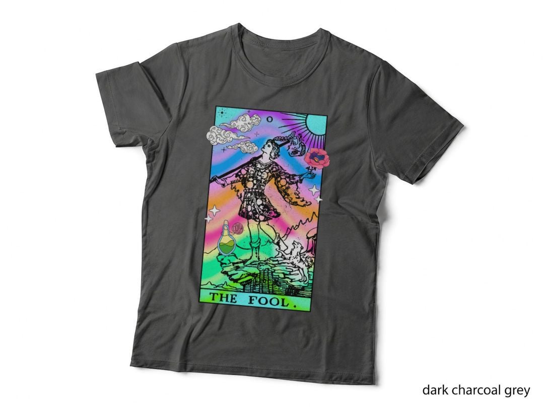 Vintage Tarot Card Fool Groovy Trippy Hippie Retro Rainbow T-Shirt