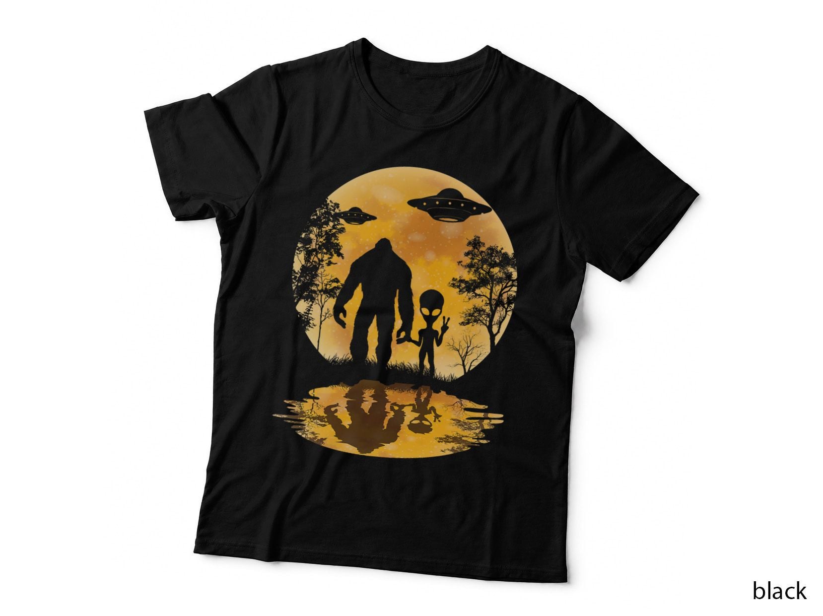 Alien Bigfoot Moon Sasquatch UFO Extraterrestrial Men Women T-Shirt
