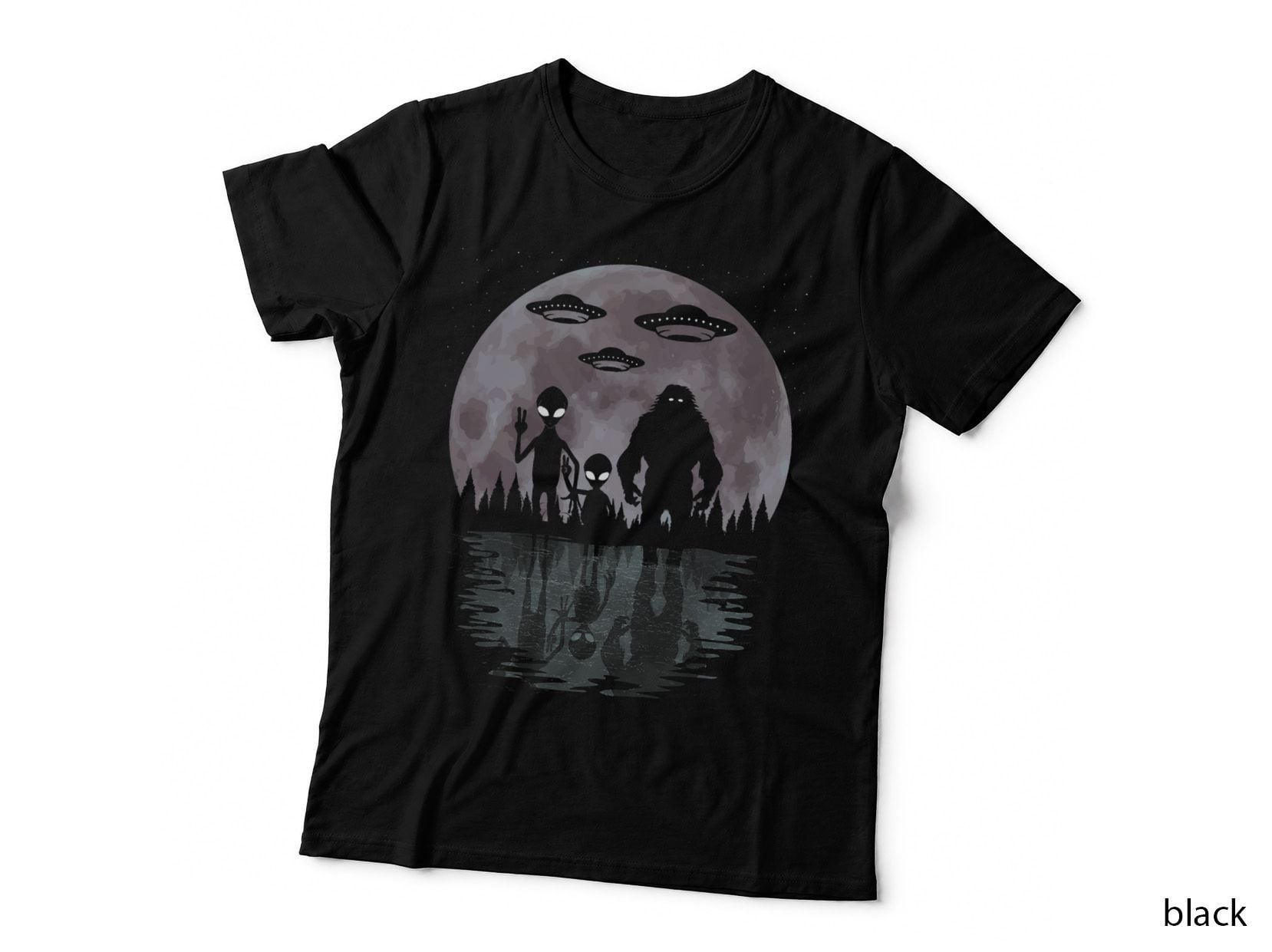 Alien and Bigfoot Moon Sasquatch UFO for Men Women! Aliens T-Shirt