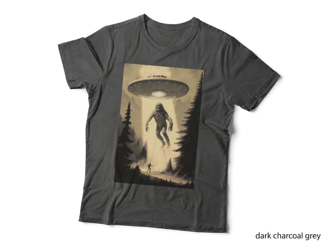 Alien and Bigfoot UFO, Bigfoot Alien Abduction, Cryptozoology T-Shirt