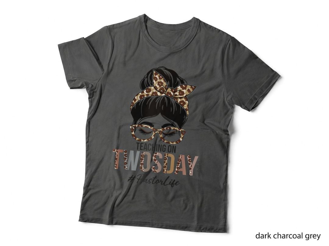 Pastor Messy Bun Leopard Teaching on Twosday 22222 Gift T-Shirt